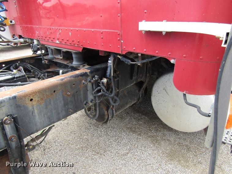 image for item EU9697 1995 Freightliner FLD112 semi truck