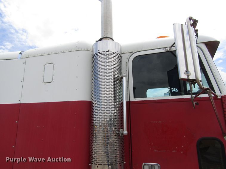 image for item EU9697 1995 Freightliner FLD112 semi truck