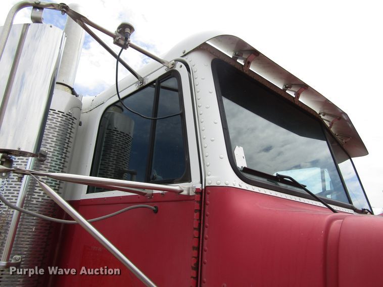 image for item EU9697 1995 Freightliner FLD112 semi truck