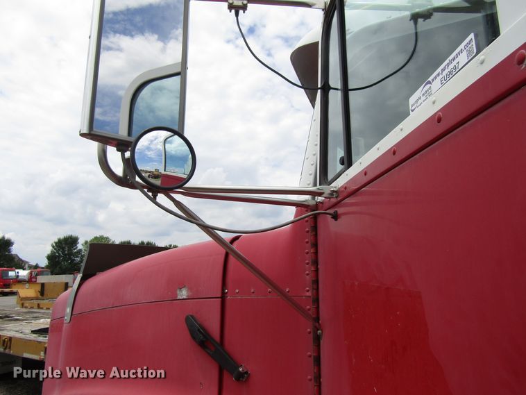 image for item EU9697 1995 Freightliner FLD112 semi truck