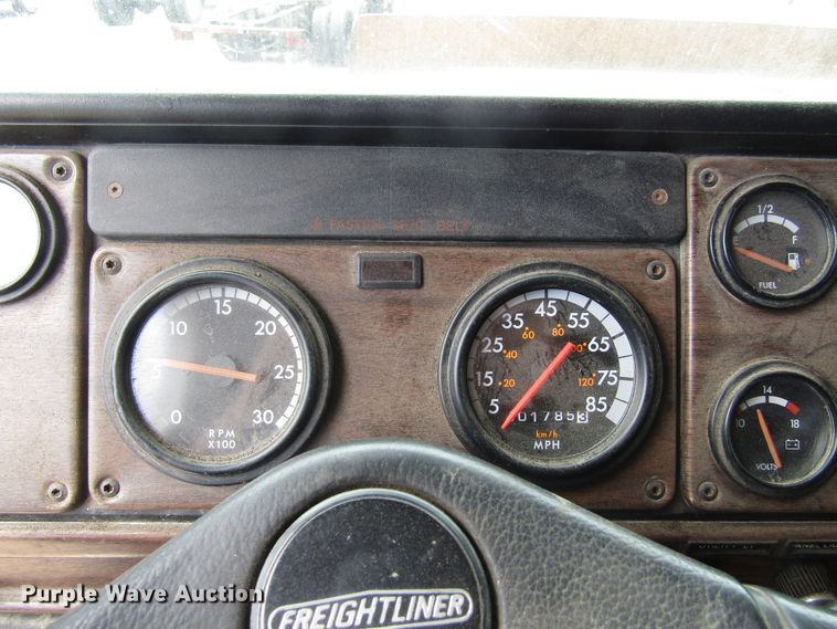 image for item EU9697 1995 Freightliner FLD112 semi truck