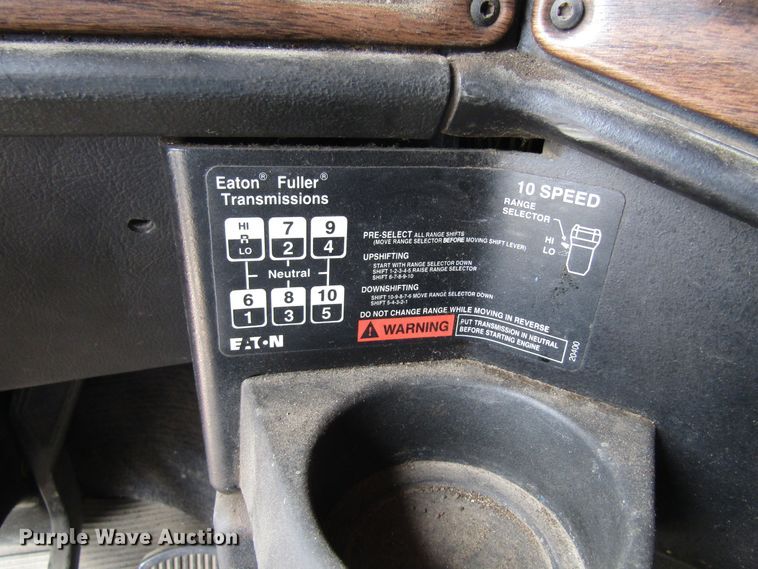 image for item EU9697 1995 Freightliner FLD112 semi truck