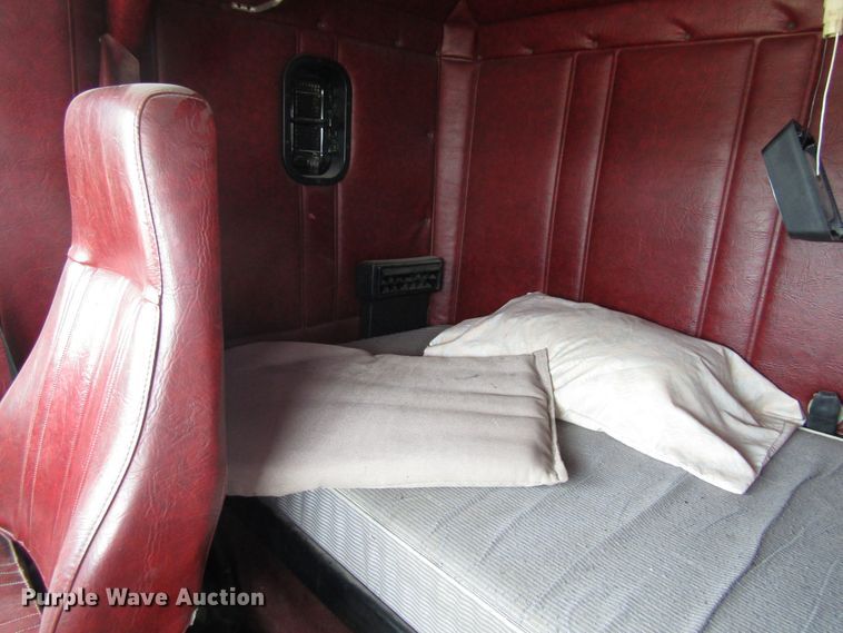 image for item EU9697 1995 Freightliner FLD112 semi truck