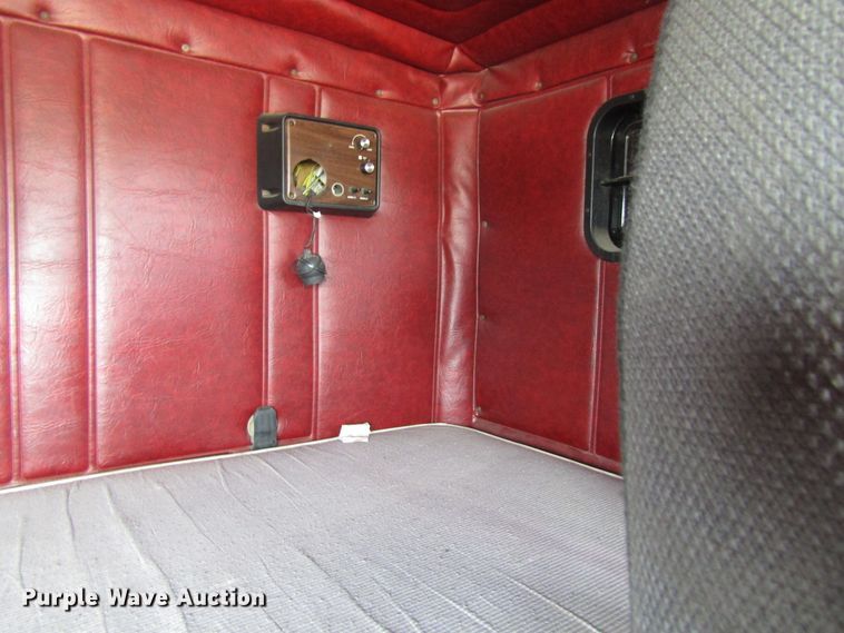 image for item EU9697 1995 Freightliner FLD112 semi truck