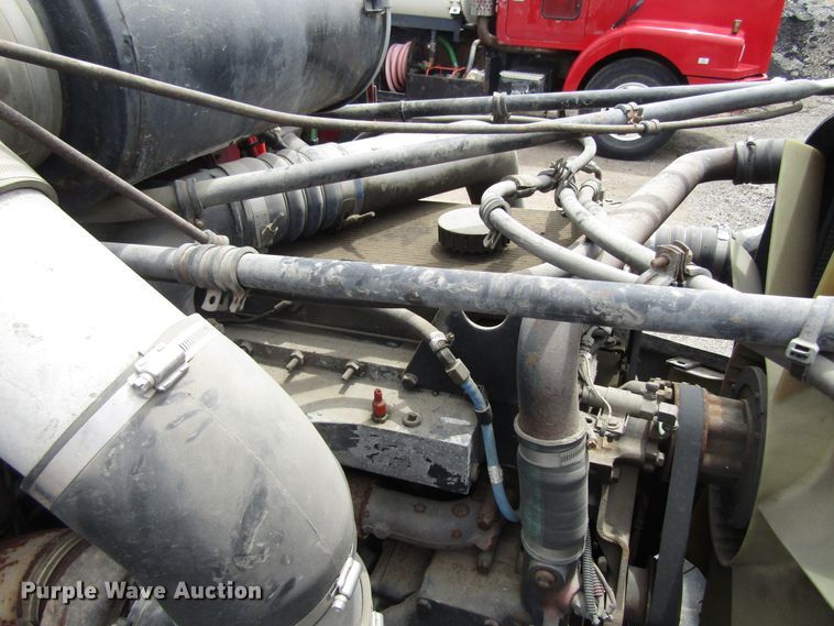 image for item EU9697 1995 Freightliner FLD112 semi truck