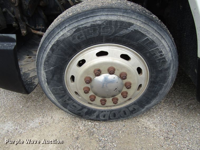 image for item EU9697 1995 Freightliner FLD112 semi truck