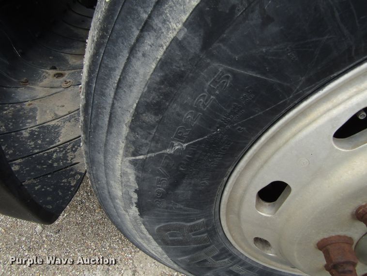 image for item EU9697 1995 Freightliner FLD112 semi truck