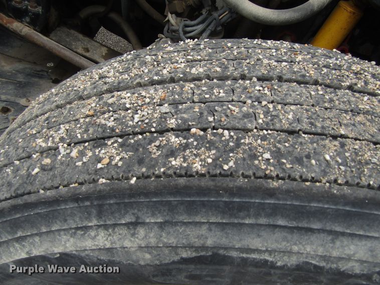 image for item EU9697 1995 Freightliner FLD112 semi truck