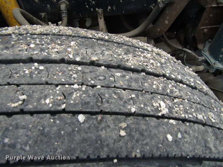 image for item EU9697 1995 Freightliner FLD112 semi truck