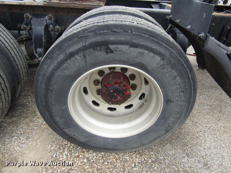 image for item EU9697 1995 Freightliner FLD112 semi truck