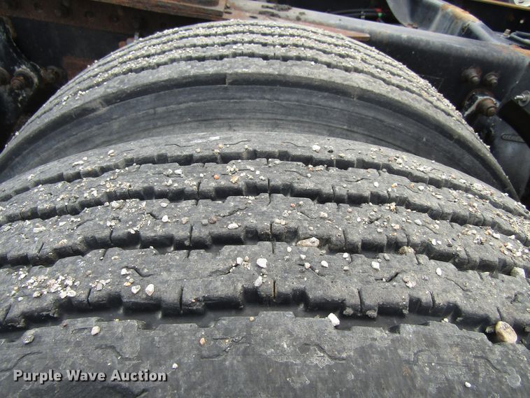 image for item EU9697 1995 Freightliner FLD112 semi truck