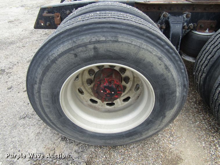 image for item EU9697 1995 Freightliner FLD112 semi truck