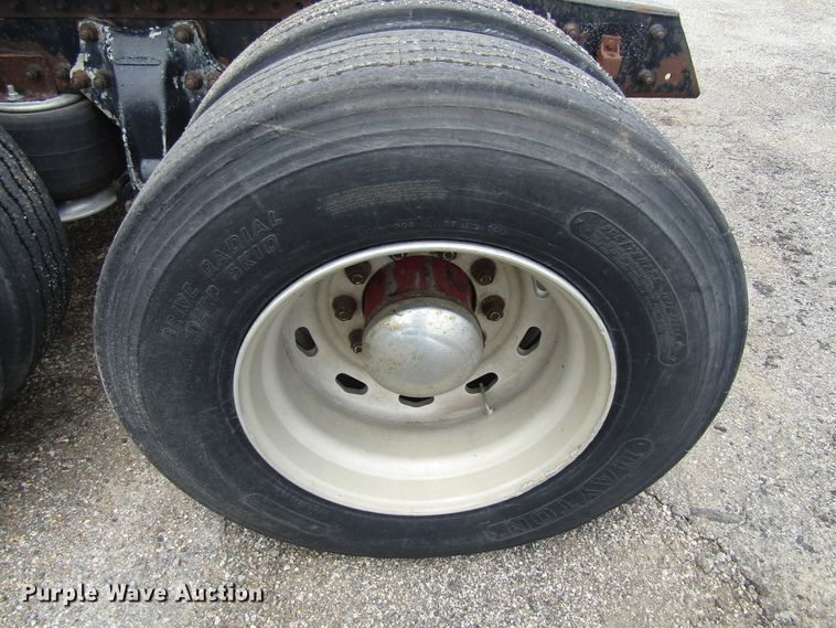 image for item EU9697 1995 Freightliner FLD112 semi truck