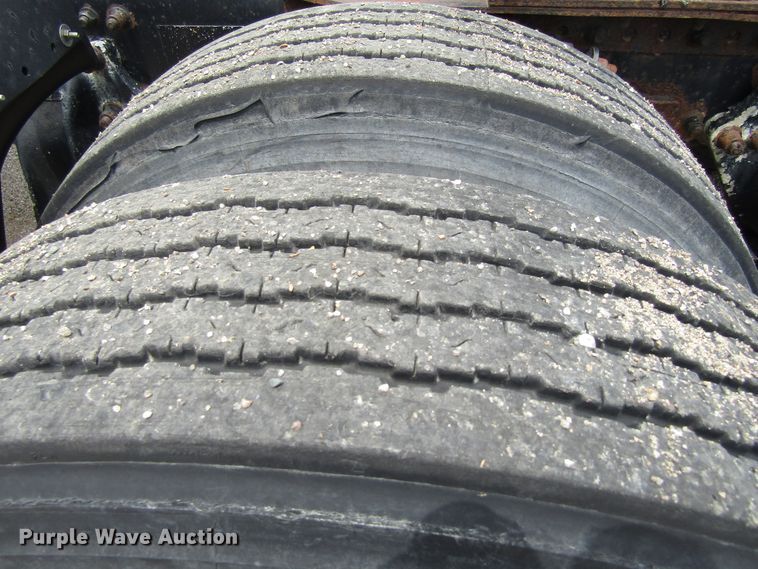 image for item EU9697 1995 Freightliner FLD112 semi truck