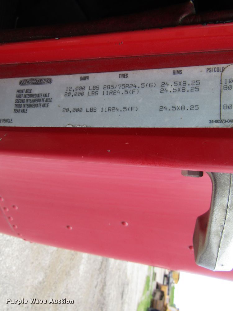 image for item EU9697 1995 Freightliner FLD112 semi truck