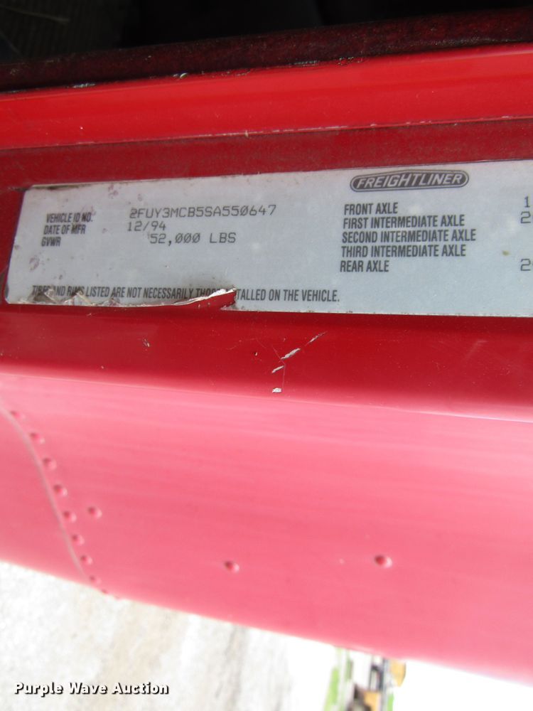 image for item EU9697 1995 Freightliner FLD112 semi truck