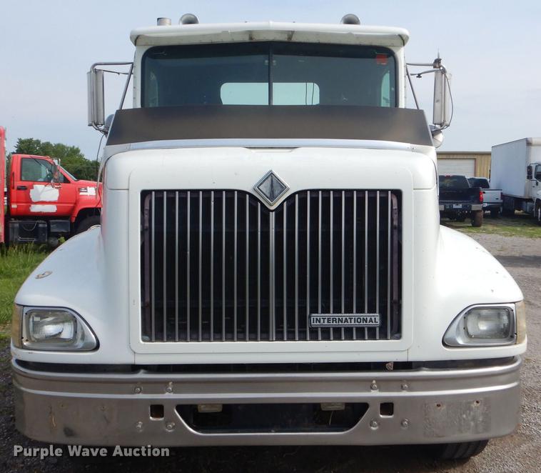 image for item FH9411 1998 International 9400 semi truck