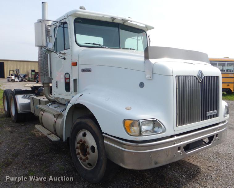 image for item FH9411 1998 International 9400 semi truck