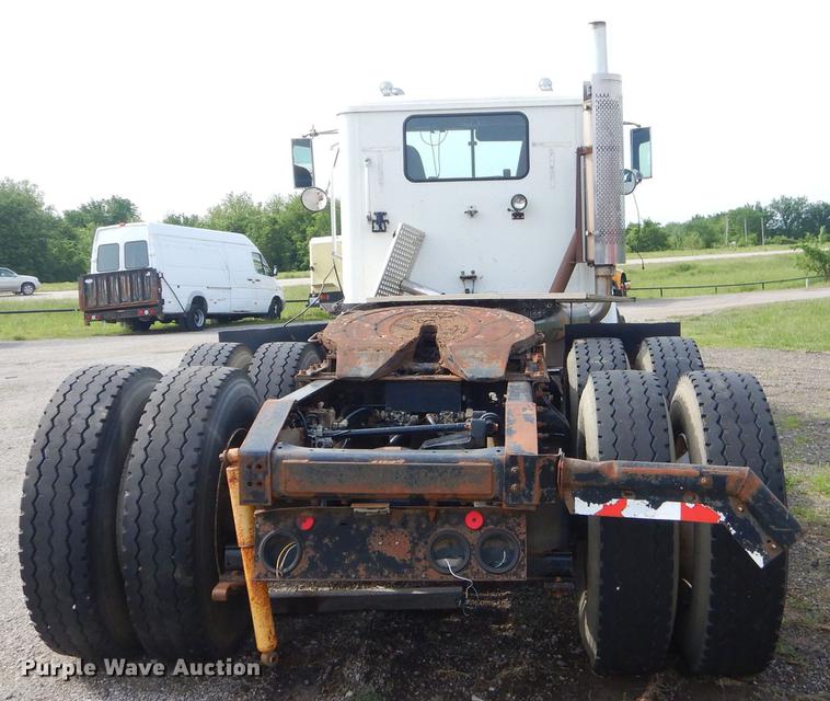 image for item FH9411 1998 International 9400 semi truck