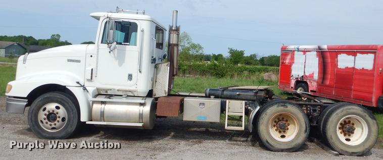 image for item FH9411 1998 International 9400 semi truck