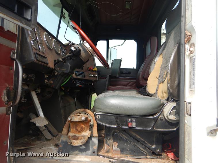 image for item FH9411 1998 International 9400 semi truck