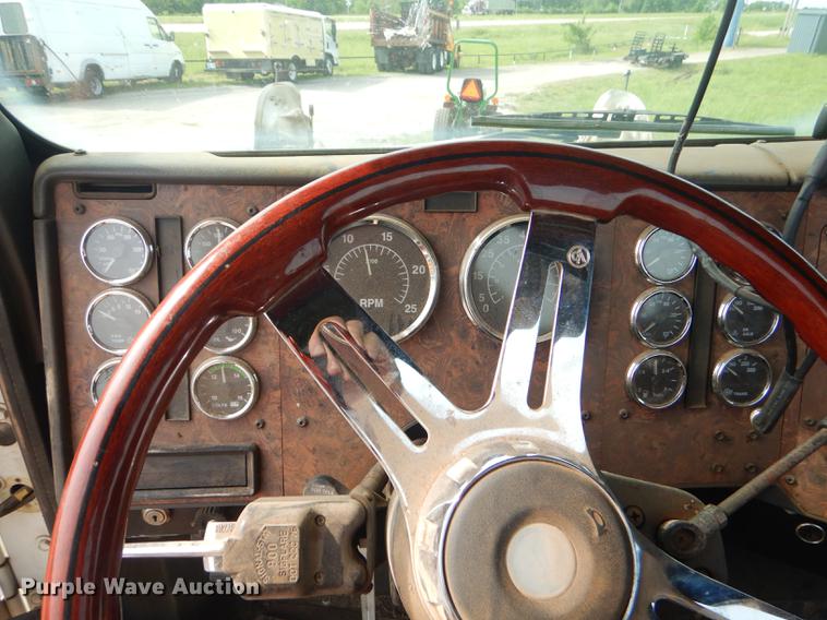 image for item FH9411 1998 International 9400 semi truck