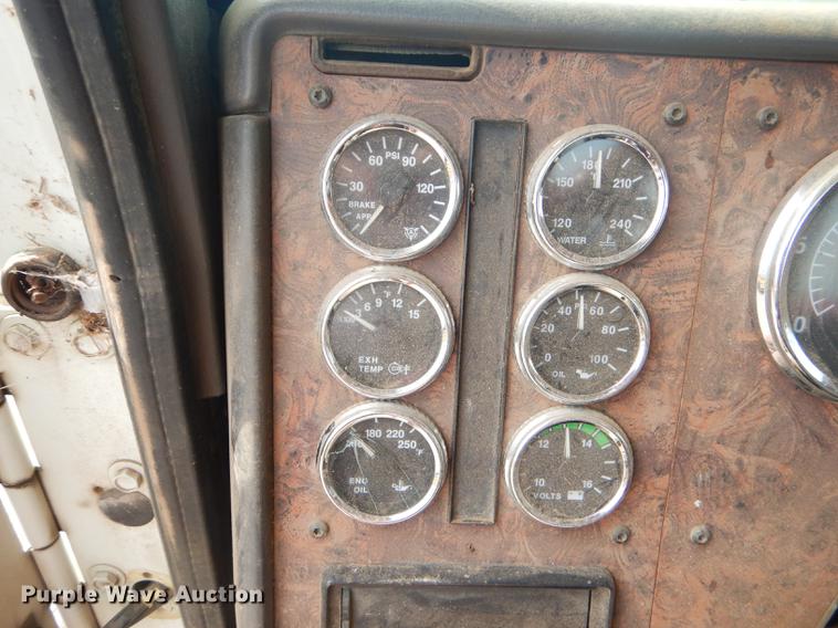 image for item FH9411 1998 International 9400 semi truck