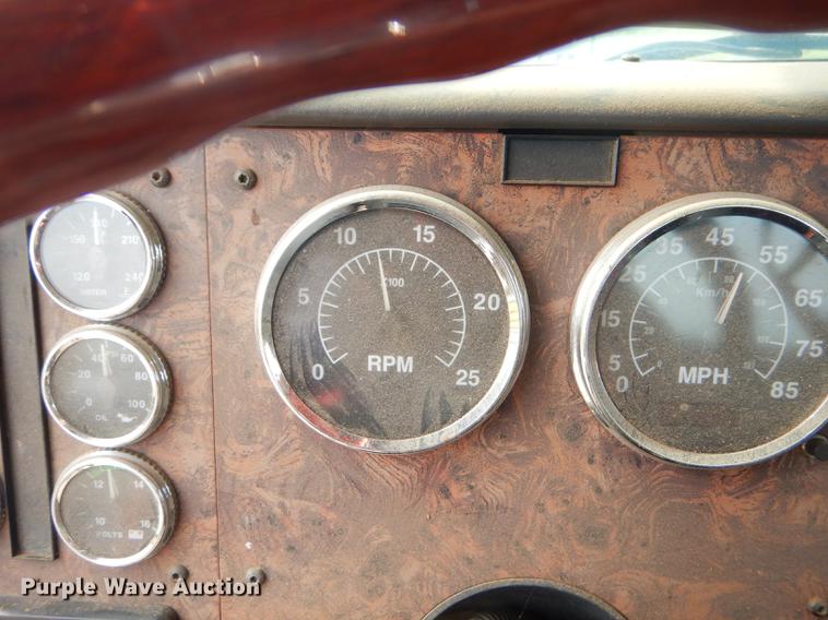 image for item FH9411 1998 International 9400 semi truck