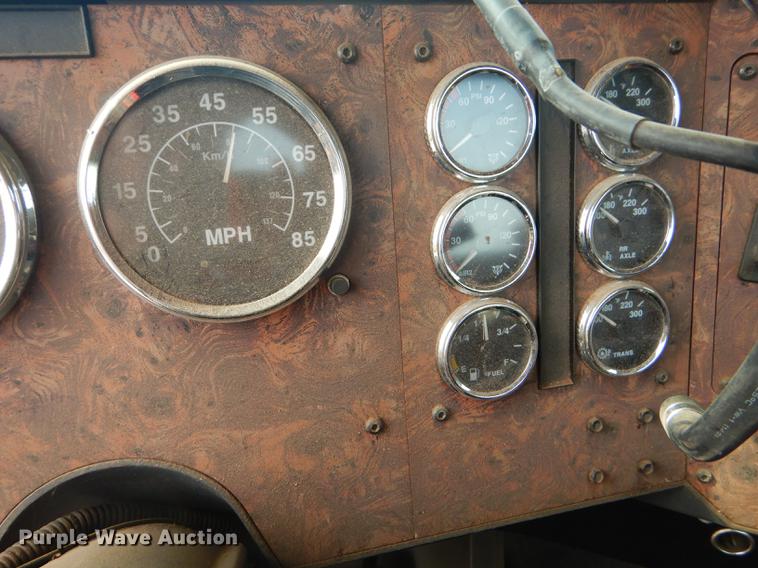 image for item FH9411 1998 International 9400 semi truck