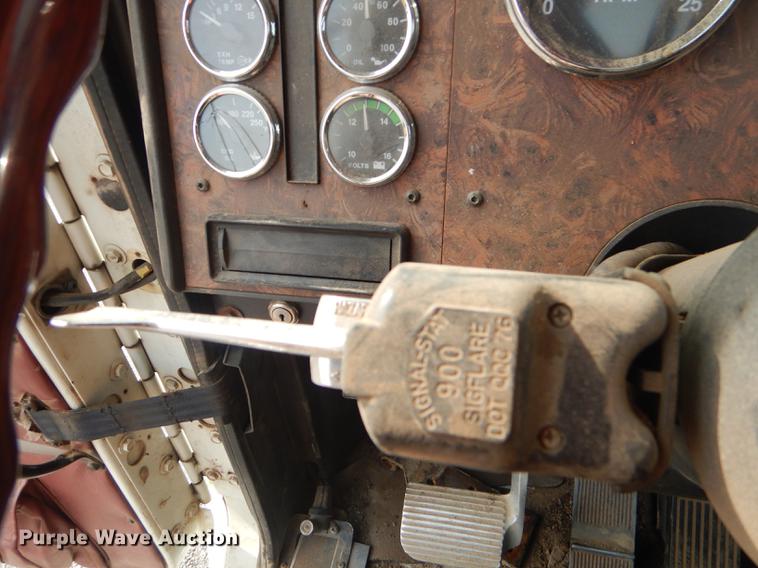 image for item FH9411 1998 International 9400 semi truck