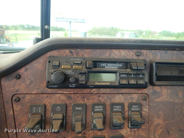 image for item FH9411 1998 International 9400 semi truck