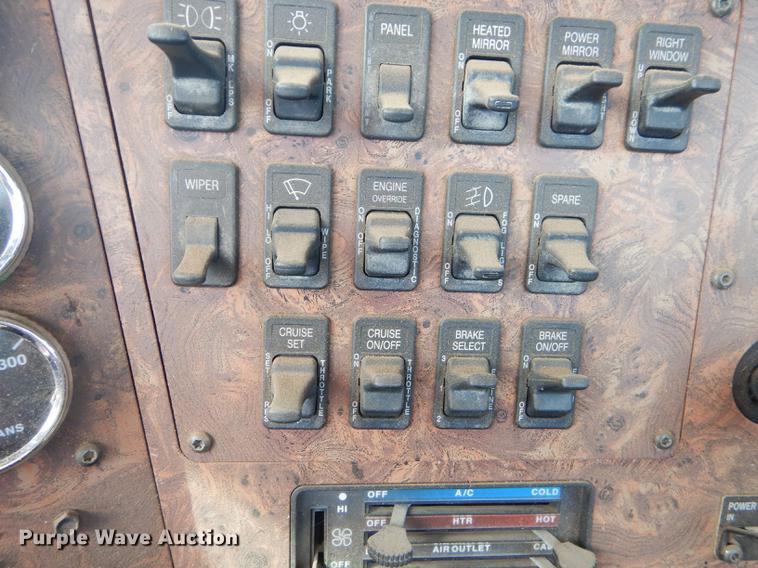 image for item FH9411 1998 International 9400 semi truck