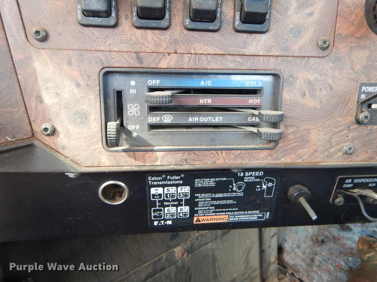 image for item FH9411 1998 International 9400 semi truck