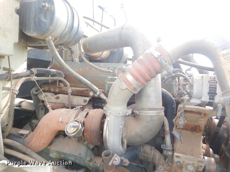 image for item FH9411 1998 International 9400 semi truck