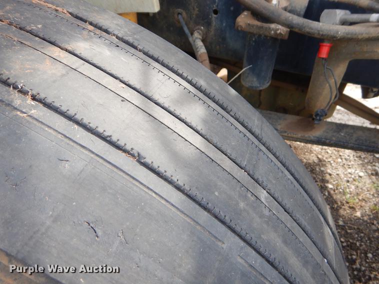 image for item FH9411 1998 International 9400 semi truck