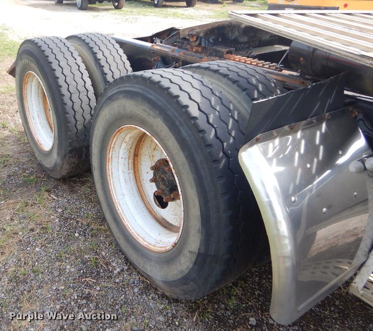 image for item FH9411 1998 International 9400 semi truck