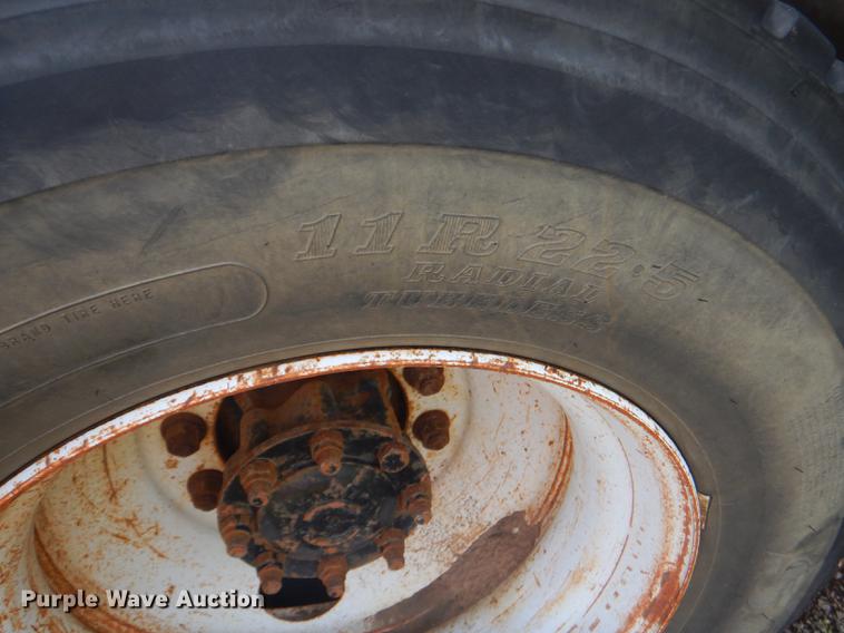 image for item FH9411 1998 International 9400 semi truck