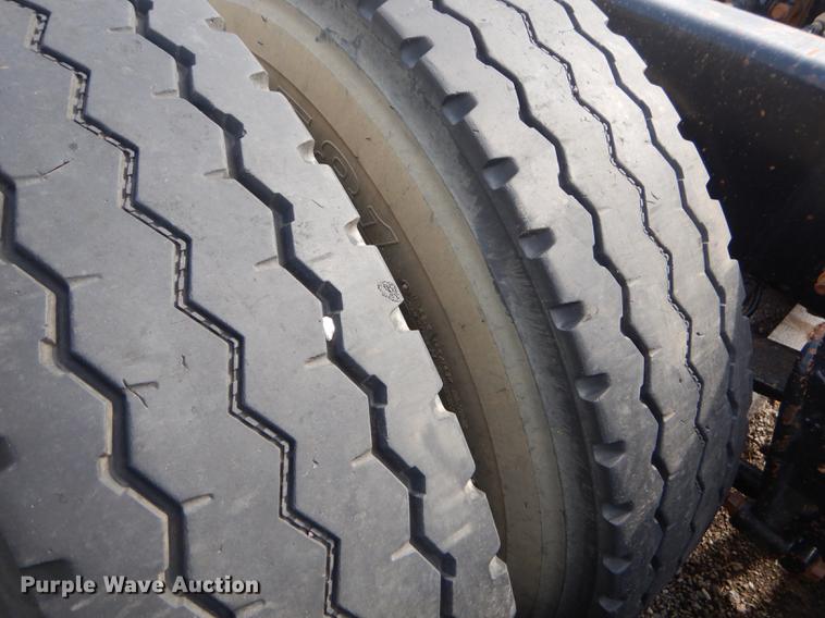 image for item FH9411 1998 International 9400 semi truck