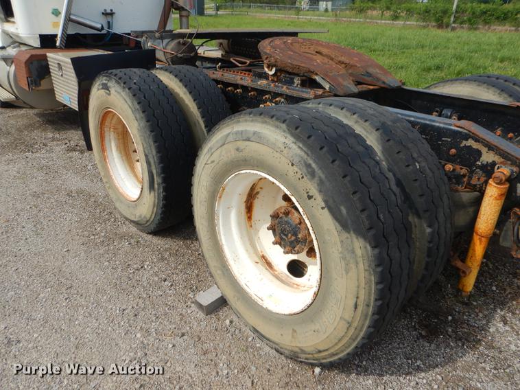 image for item FH9411 1998 International 9400 semi truck