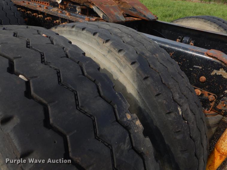 image for item FH9411 1998 International 9400 semi truck