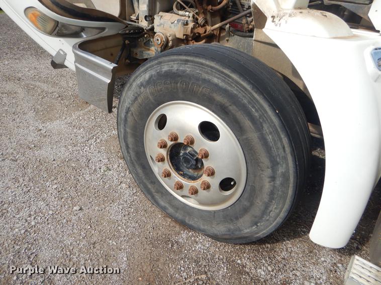 image for item FH9411 1998 International 9400 semi truck