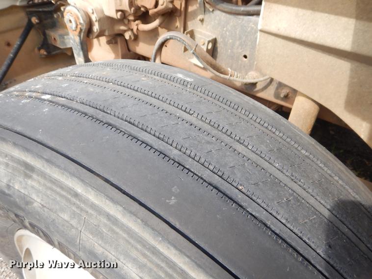 image for item FH9411 1998 International 9400 semi truck