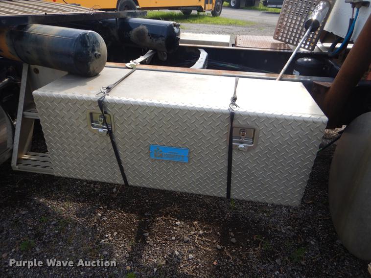 image for item FH9411 1998 International 9400 semi truck