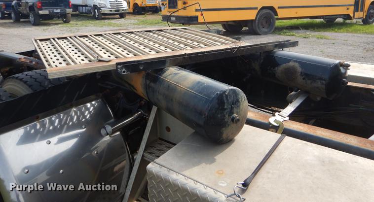 image for item FH9411 1998 International 9400 semi truck