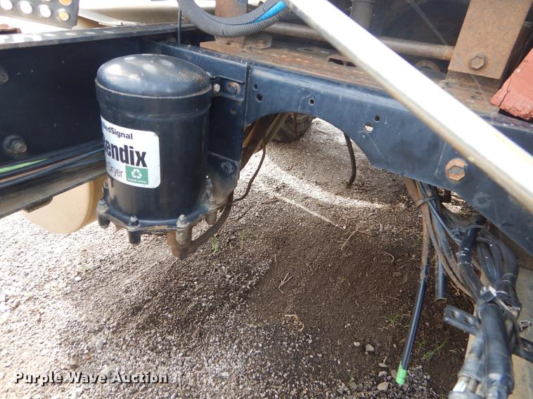 image for item FH9411 1998 International 9400 semi truck