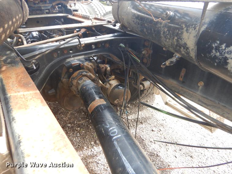 image for item FH9411 1998 International 9400 semi truck