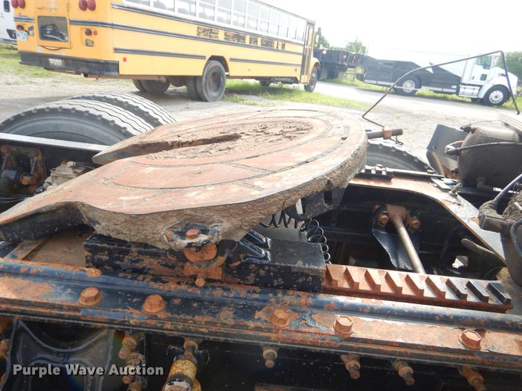 image for item FH9411 1998 International 9400 semi truck