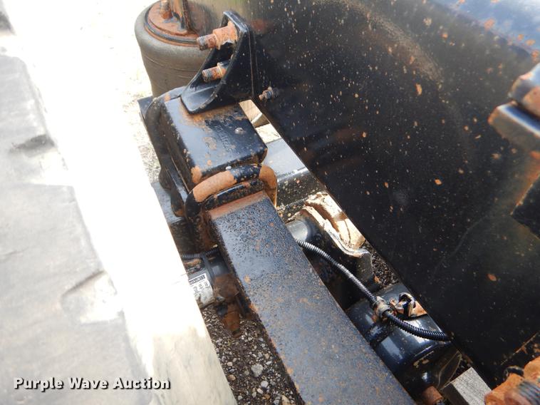 image for item FH9411 1998 International 9400 semi truck