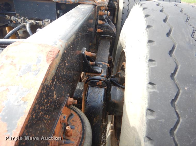 image for item FH9411 1998 International 9400 semi truck