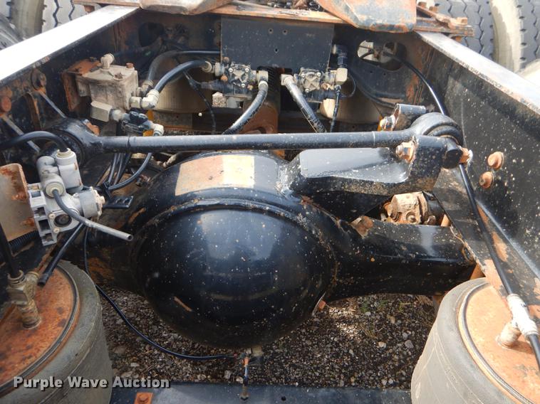 image for item FH9411 1998 International 9400 semi truck